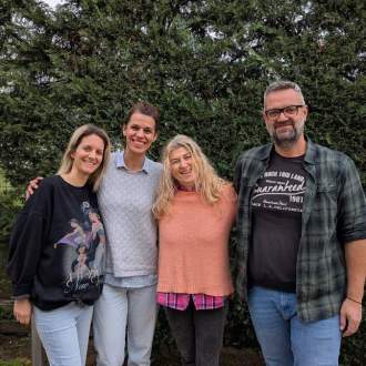 Περιβαλλοντική ομάδα σχολείου κα Νάνσυ,κα Σοφία, κα Ειρήνη,κος Μάνος