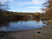 Το έδαφος στο πρώτο πλάνο κανονικά είναι καλυμμένο από νερό